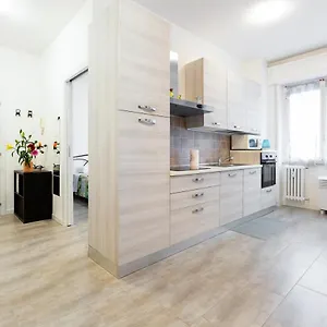 Apartament Renovated Flat Subway Yellow Line, Mediolan